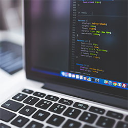 汤头条轻量版下载深度揭秘：丑闻风波背后，业内人士在老城区街道的角色空前令人意外